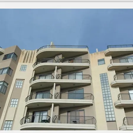 Bright & Airy Sea Views דירה *