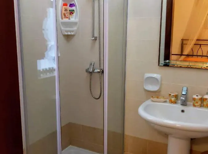 Bright & Airy Sea Views Daire