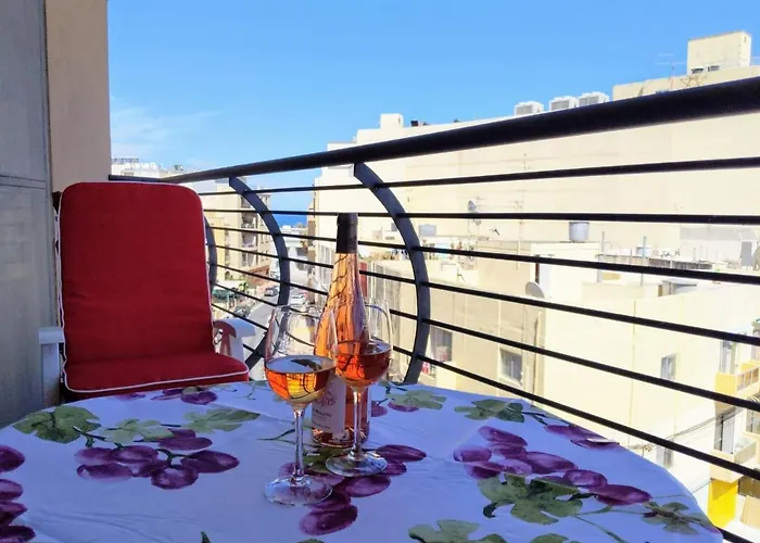 Daire Bright & Airy Sea Views