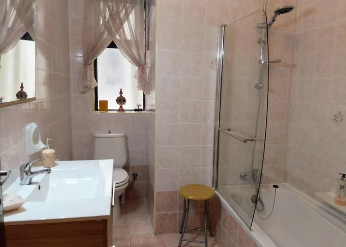 Daire Bright & Airy Sea Views